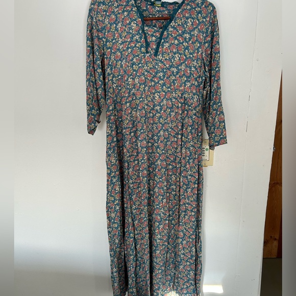 Sold - Picture 1 of 8